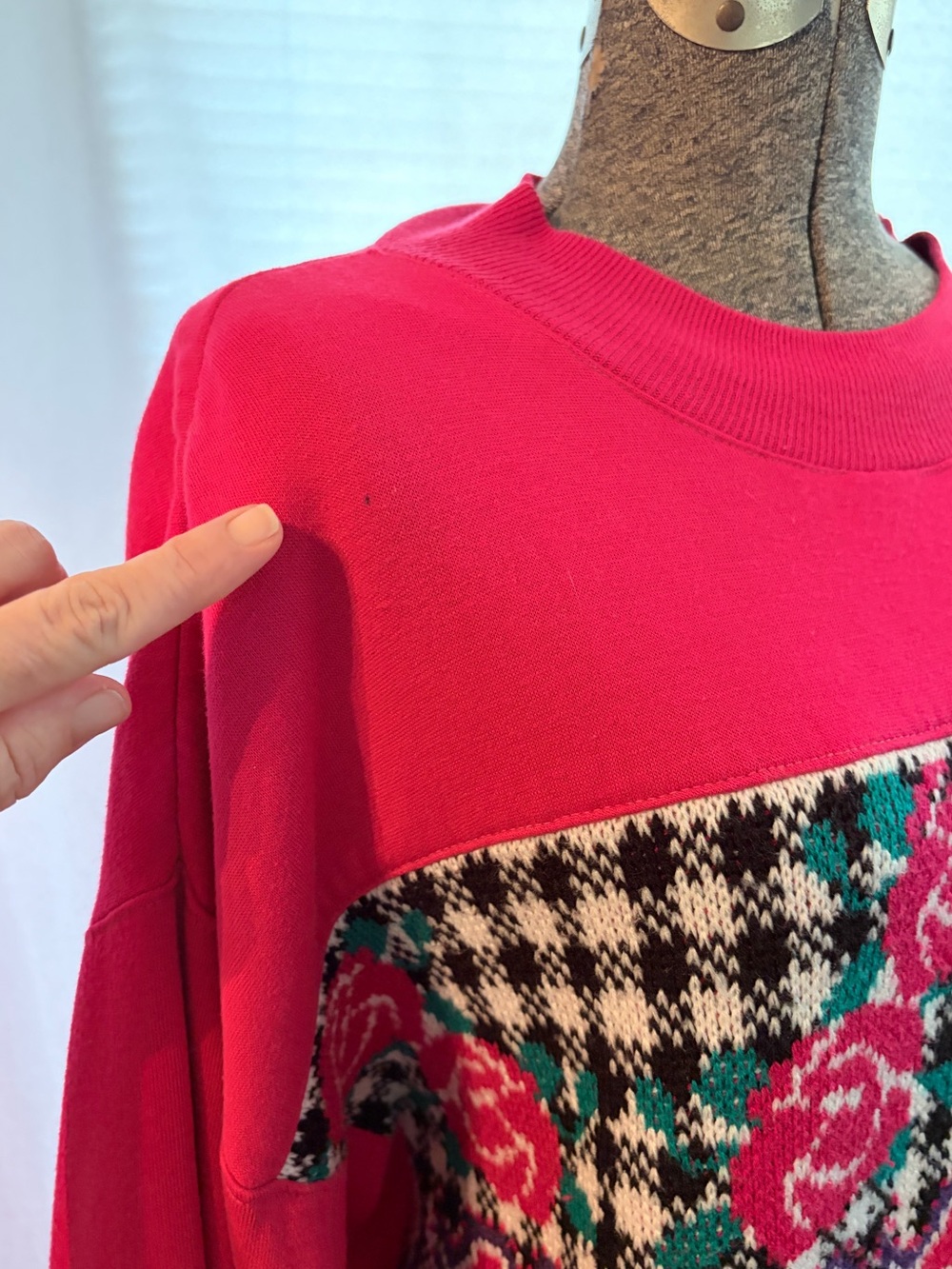 Vintage 90s Lauren Brooke houndstooth rose knit panel pink sweatshirt - Picture 9 of 10